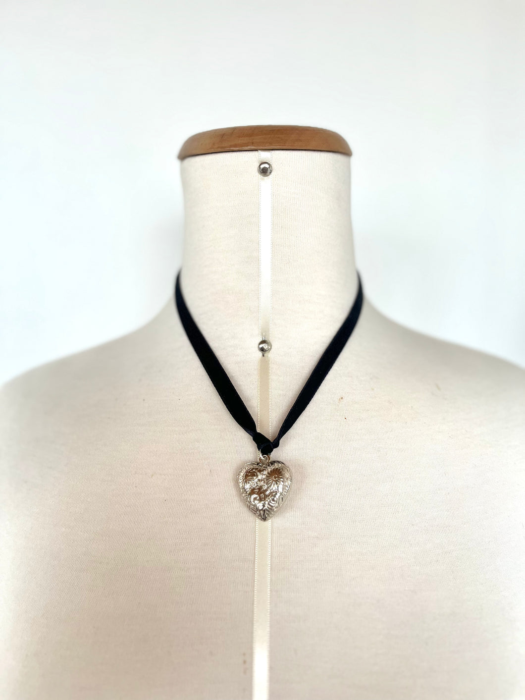 Alice heart necklace